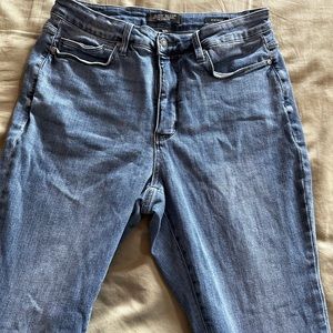 Judy Blue Size 16 Slim Bootcut Near New Slit Hem